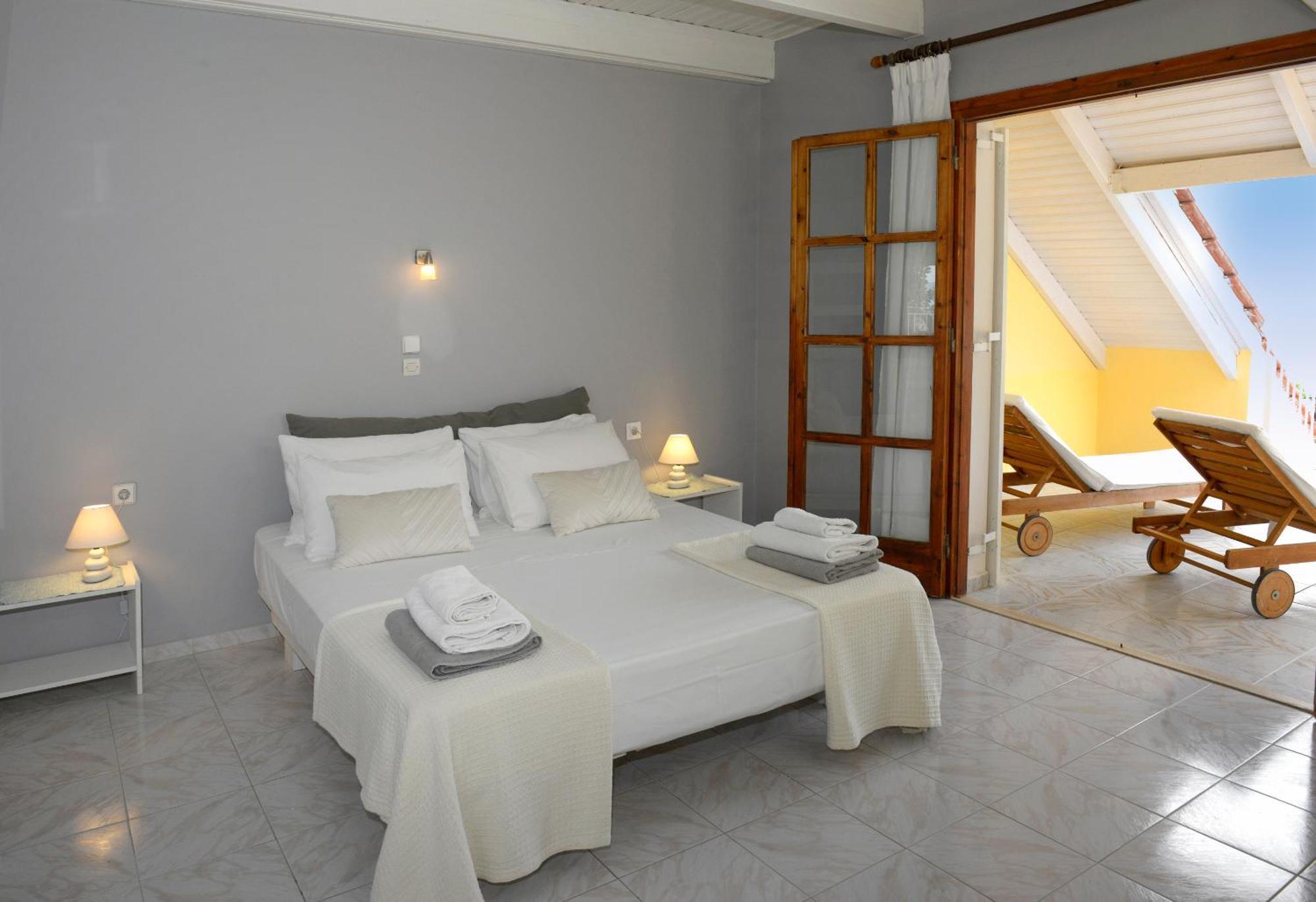 Albouro Seafront Apartments Katelios Esterno foto